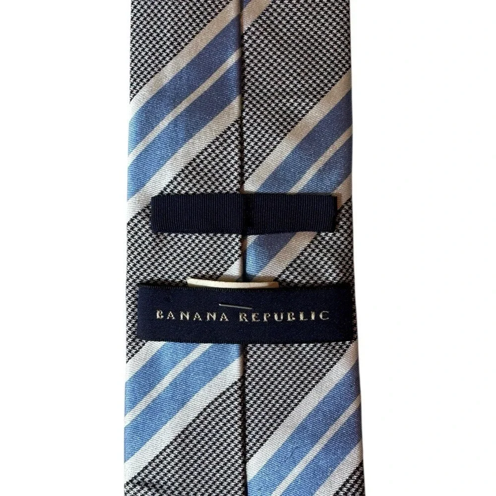Banana Republic Mens Silk Tie Quiet Luxury Old Money Formal Grey Striped